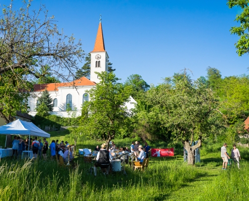 Eröffnung Fenstergalerie Wagram im Pfarrgarten